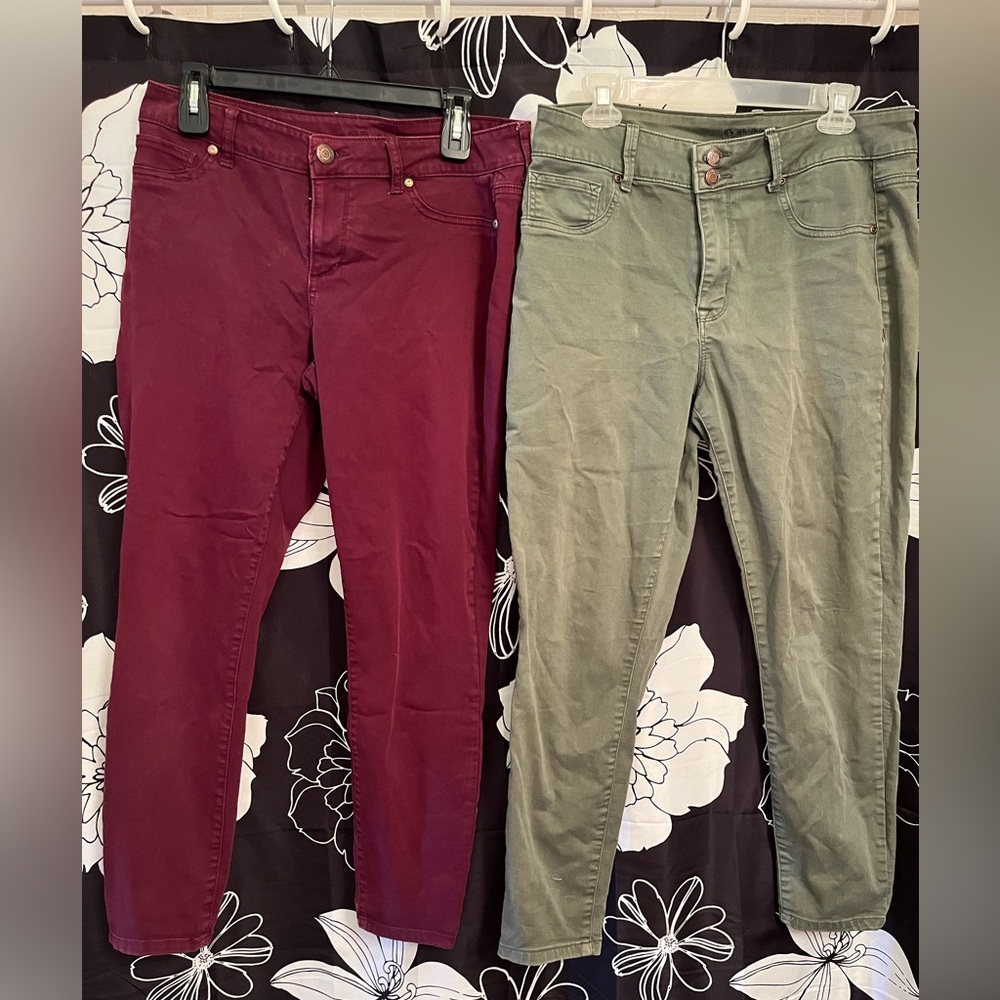 Pair of Maurice’s pants size large.